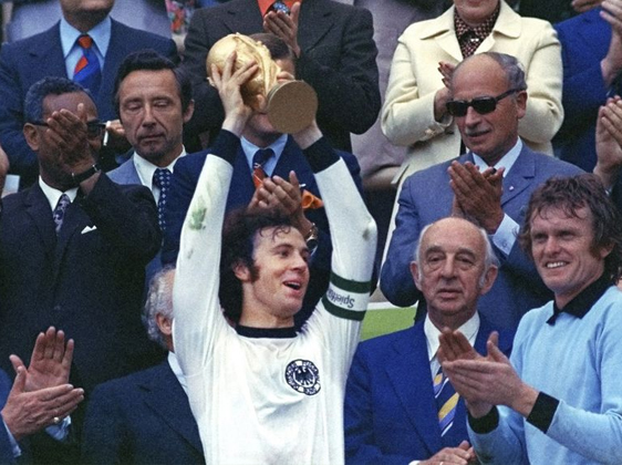 Mengapa Franz Beckenbauer dijuluki Der Kaiser?